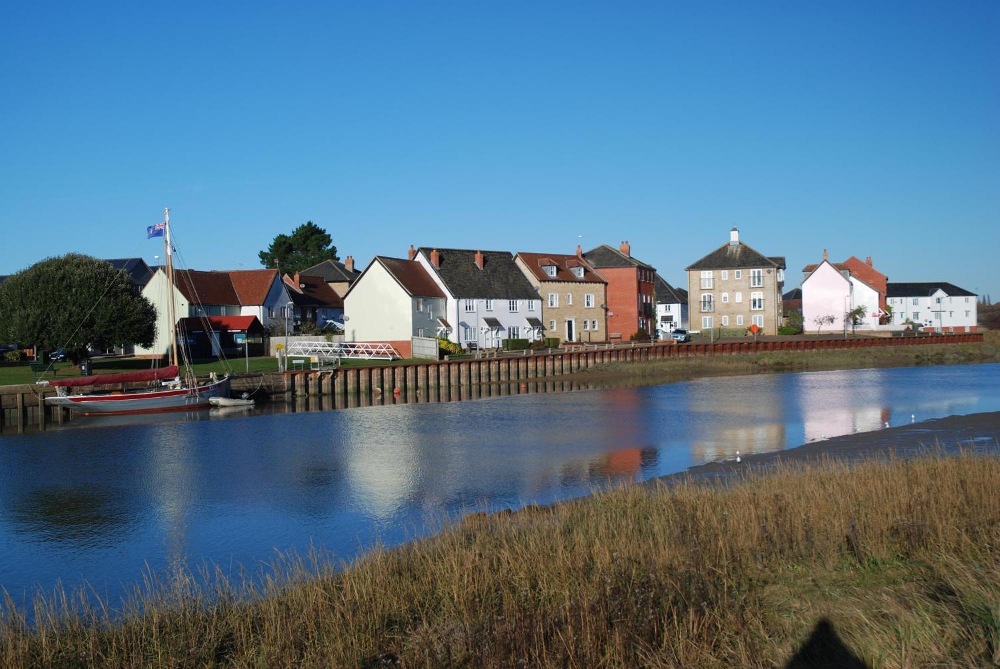 Queens Cottage, Wivenhoe Stylish, Plush, Cosy, Convenient & Quirky, 2X Double Bed Period Cottage Plus Patio - 9 Min Walk Train, 4 Min Walk High Street Pubs, Restaurants, Shops المظهر الخارجي الصورة