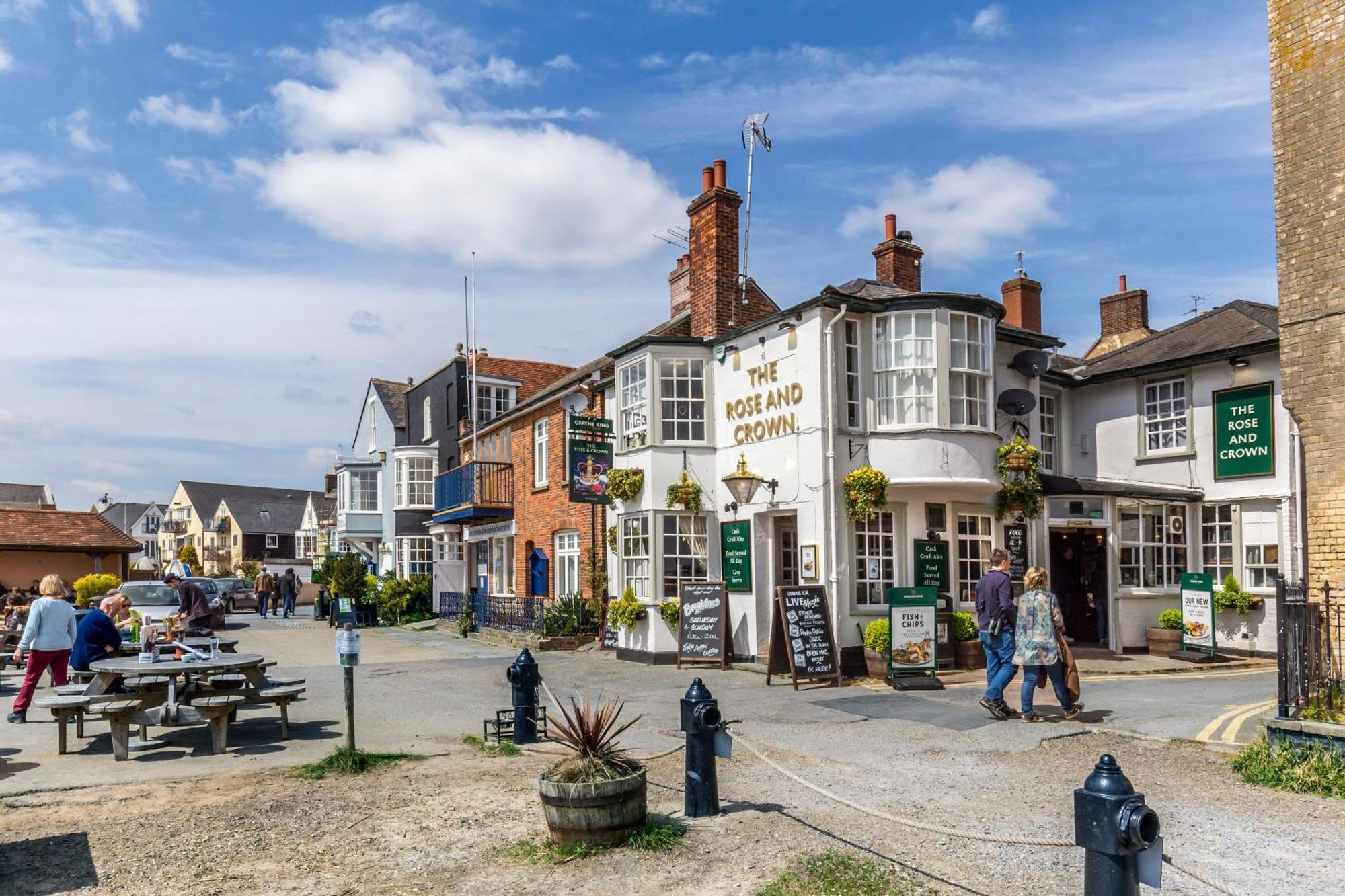 Queens Cottage, Wivenhoe Stylish, Plush, Cosy, Convenient & Quirky, 2X Double Bed Period Cottage Plus Patio - 9 Min Walk Train, 4 Min Walk High Street Pubs, Restaurants, Shops المظهر الخارجي الصورة