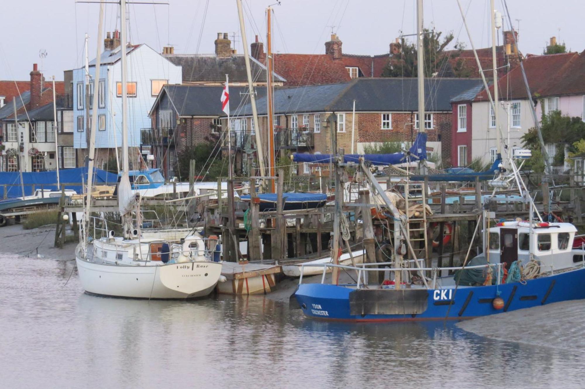 Queens Cottage, Wivenhoe Stylish, Plush, Cosy, Convenient & Quirky, 2X Double Bed Period Cottage Plus Patio - 9 Min Walk Train, 4 Min Walk High Street Pubs, Restaurants, Shops المظهر الخارجي الصورة